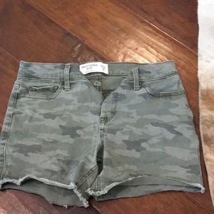 Abercrombie kids 11/12 camo short